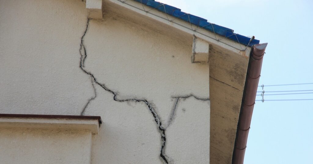 Image d'illustration - fissures sur une maison